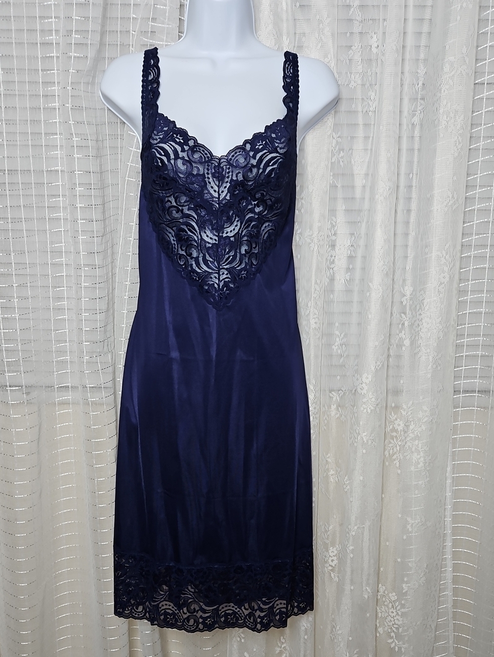 Vintage Vanity Fair navy blue slip nightgown W/ floral lace Sz36/L